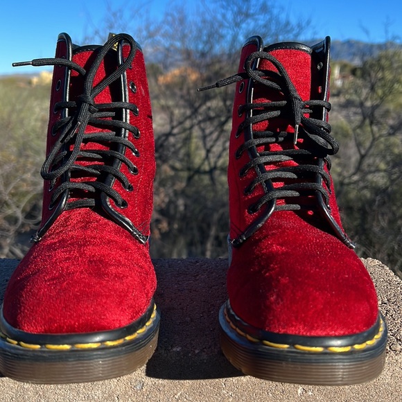 🏴 Dr. Martens MIE Vintage Red Velvet Boots UK 5 - Picture 5 of 17